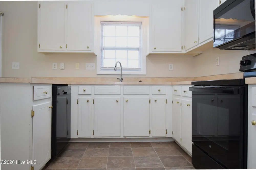 2380 Vineyard Drive #J1 Winterville, NC 28590