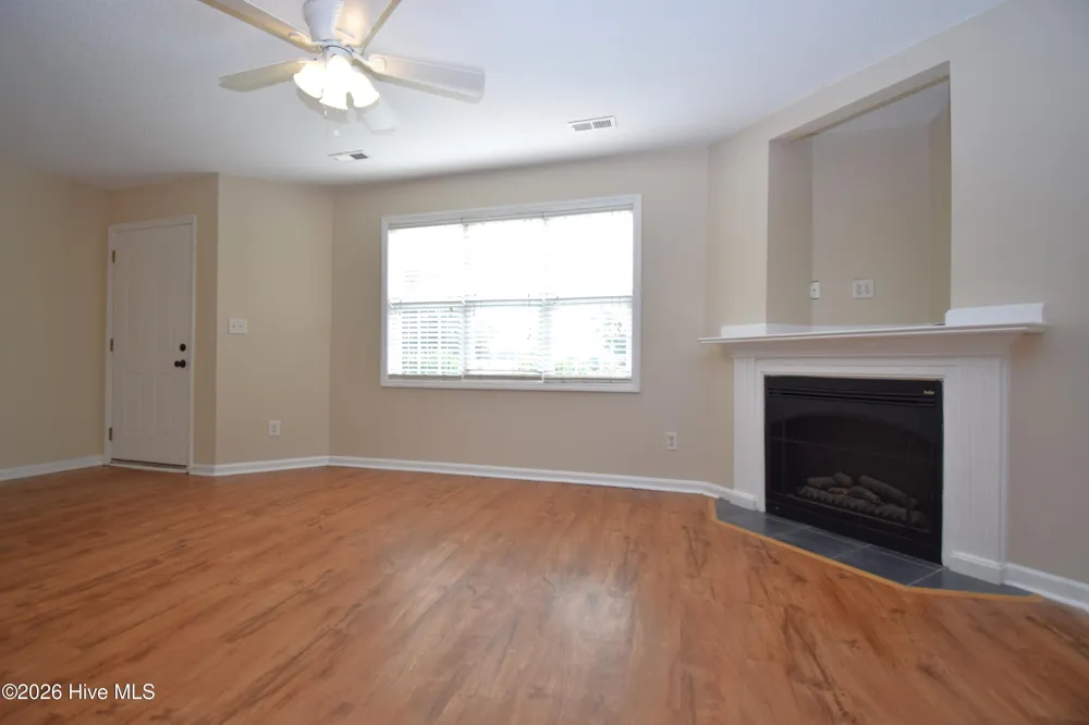 2380 Vineyard Drive #J1 Winterville, NC 28590