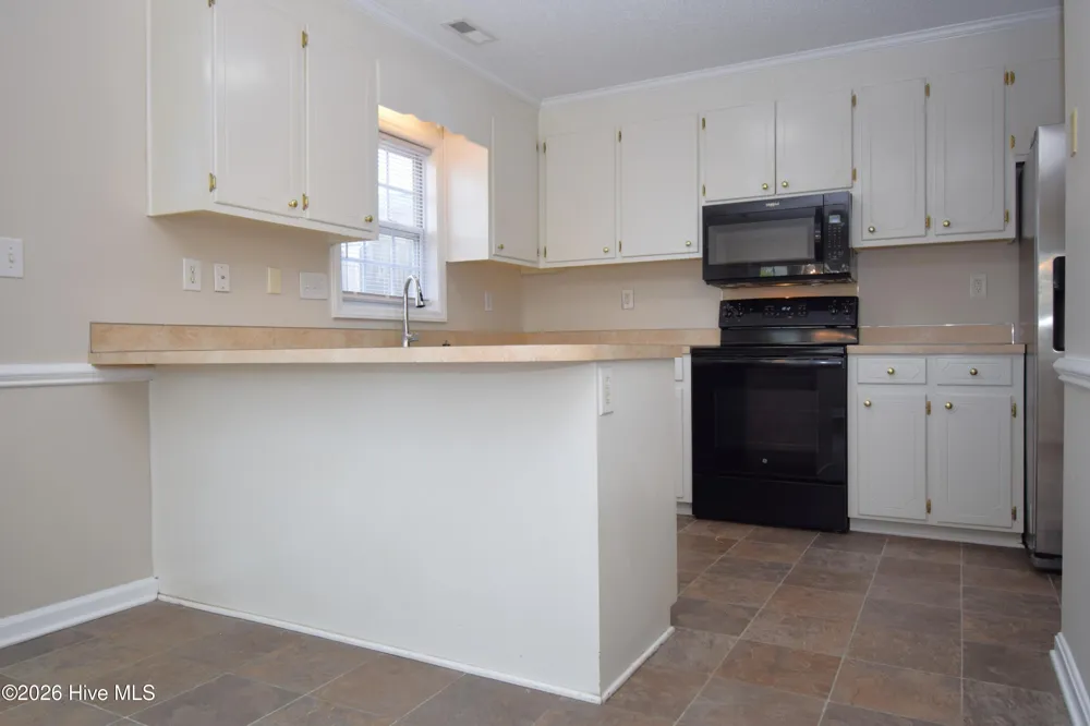 2380 Vineyard Drive #J1 Winterville, NC 28590