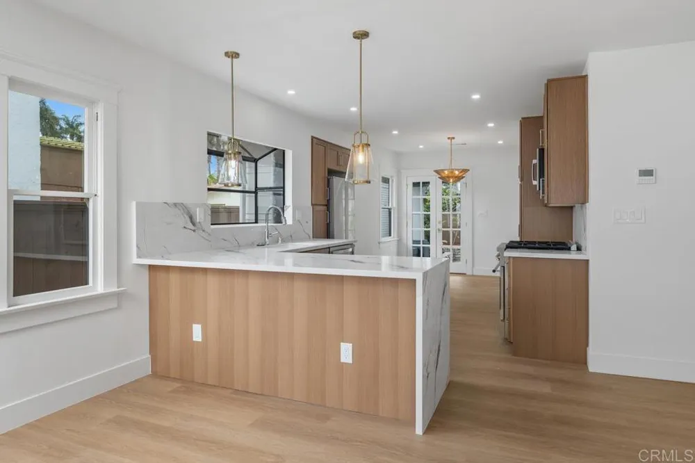 912 Bush Street San Diego, CA 92103