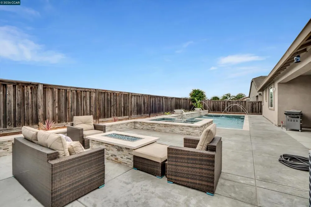 816 Pathfinder Oakley, CA 94561
