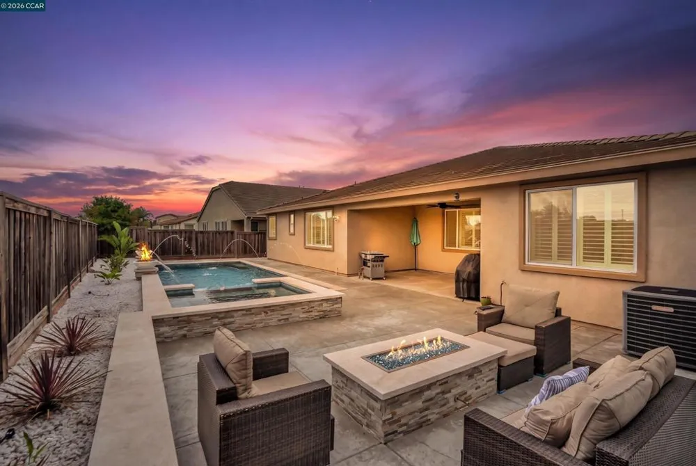 816 Pathfinder Oakley, CA 94561
