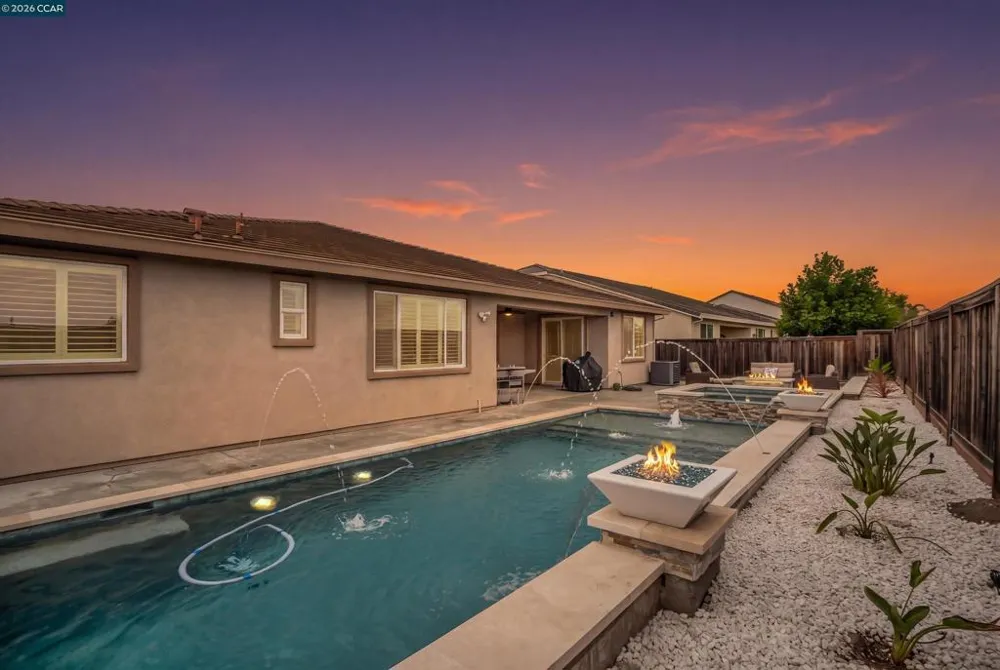 816 Pathfinder Oakley, CA 94561