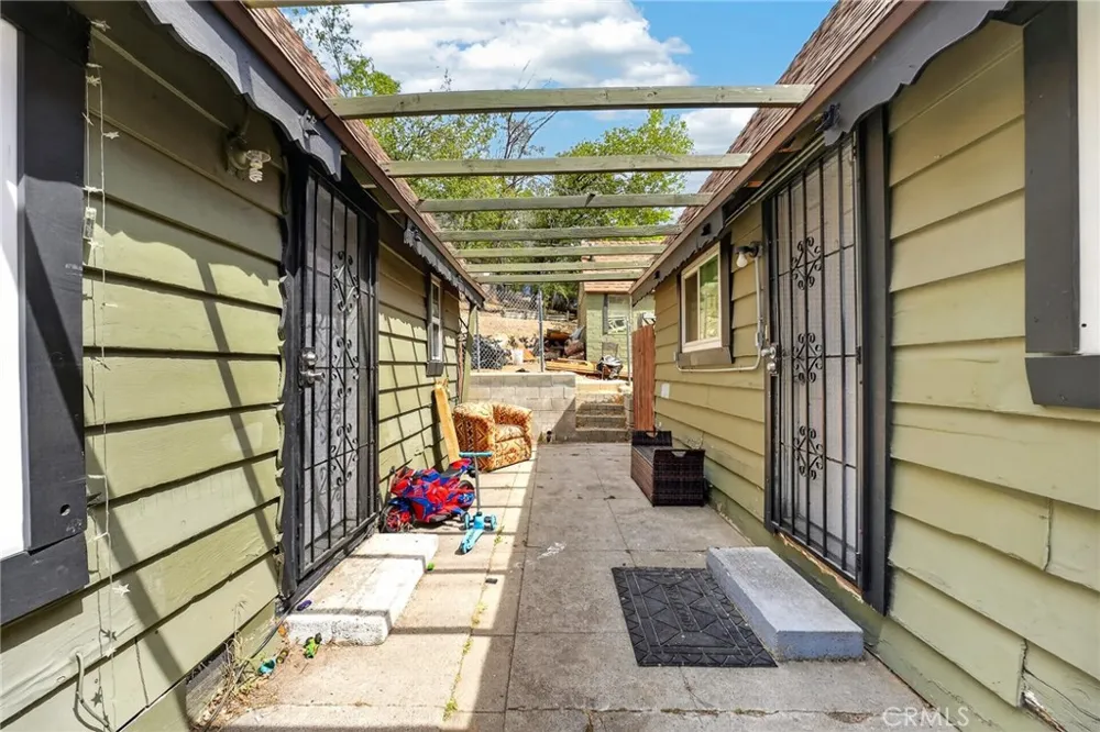 23762 Manzanita Drive Crestline, CA 92325