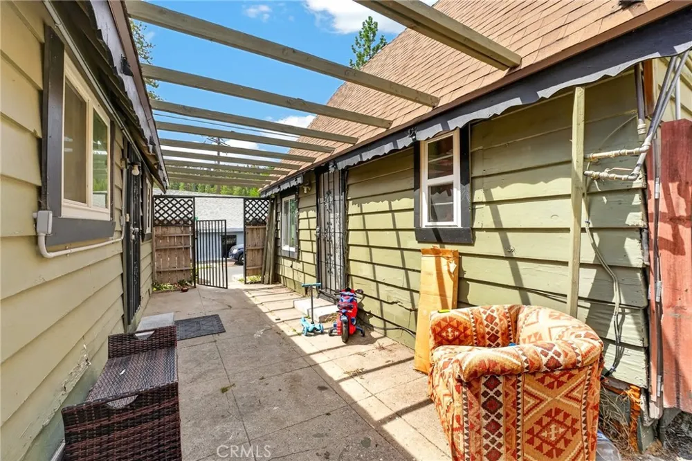 23762 Manzanita Drive Crestline, CA 92325