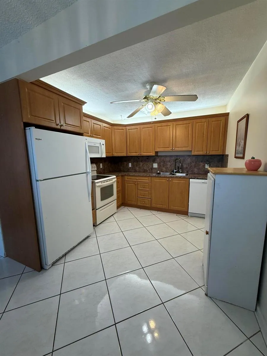 3018 WOLVERTON A E #3018 Boca Raton, FL 33434