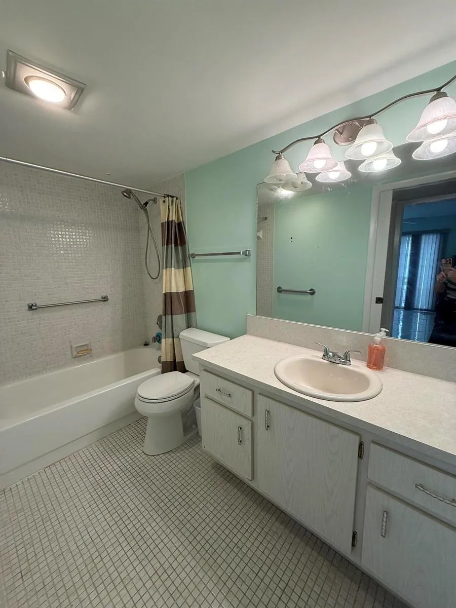 3018 WOLVERTON A E #3018 Boca Raton, FL 33434