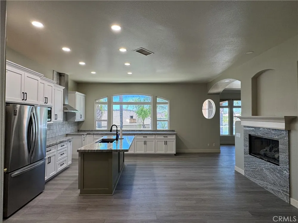 22330 Village Way Canyon Lake, CA 92587