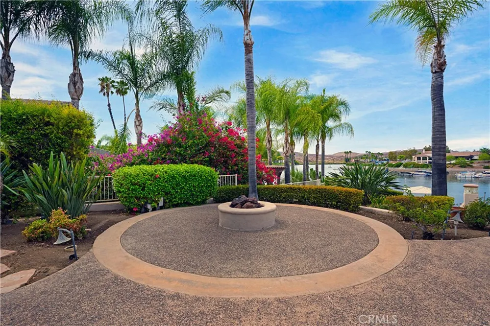 22330 Village Way Canyon Lake, CA 92587