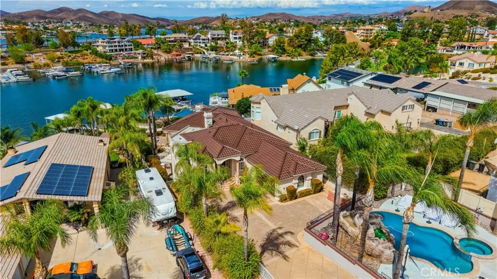 22330 Village Way Canyon Lake, CA 92587