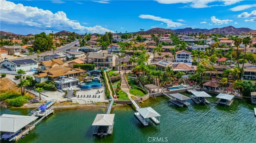 22330 Village Way Canyon Lake, CA 92587
