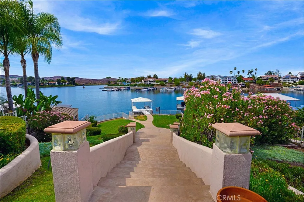 22330 Village Way Canyon Lake, CA 92587