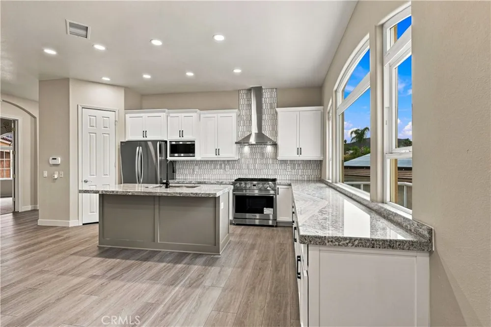 22330 Village Way Canyon Lake, CA 92587