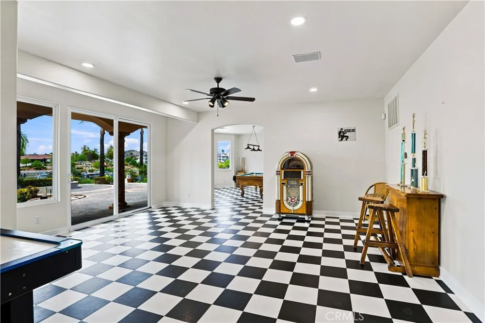 22330 Village Way Canyon Lake, CA 92587