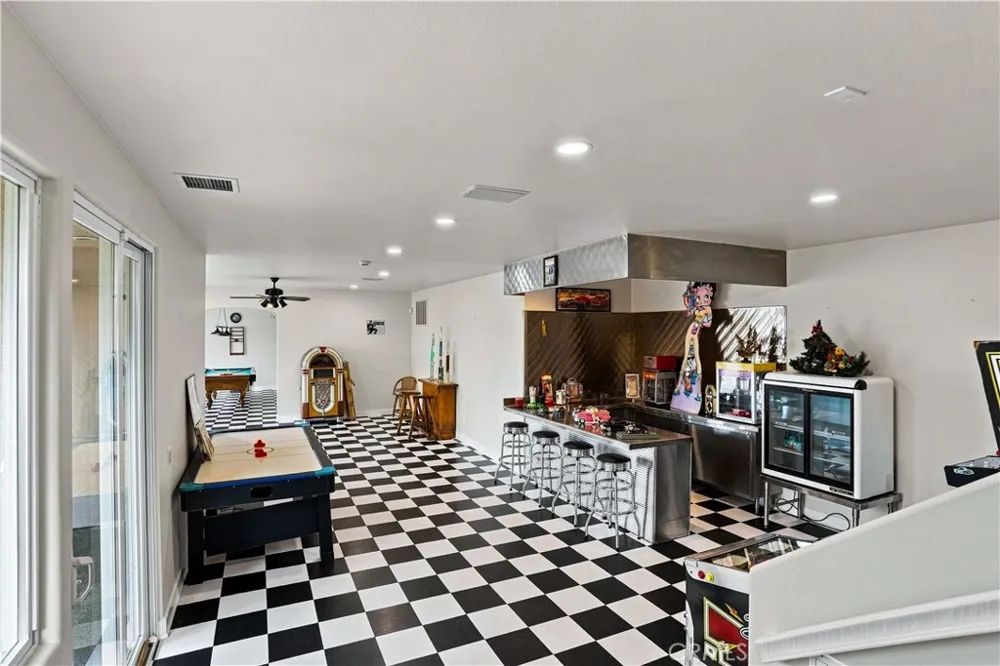 22330 Village Way Canyon Lake, CA 92587