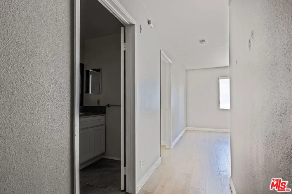 820 S St Andrews Place #303 Los Angeles, CA 90005