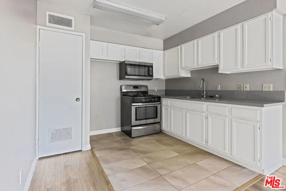 820 S St Andrews Place #303 Los Angeles, CA 90005