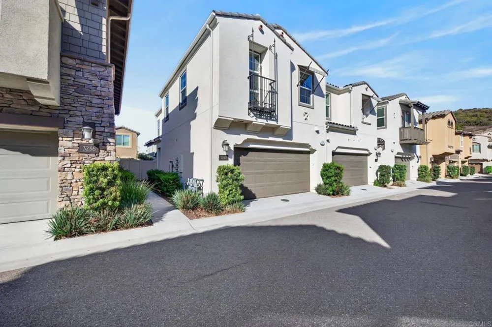 3240 Crecida Way Carlsbad, CA 92010