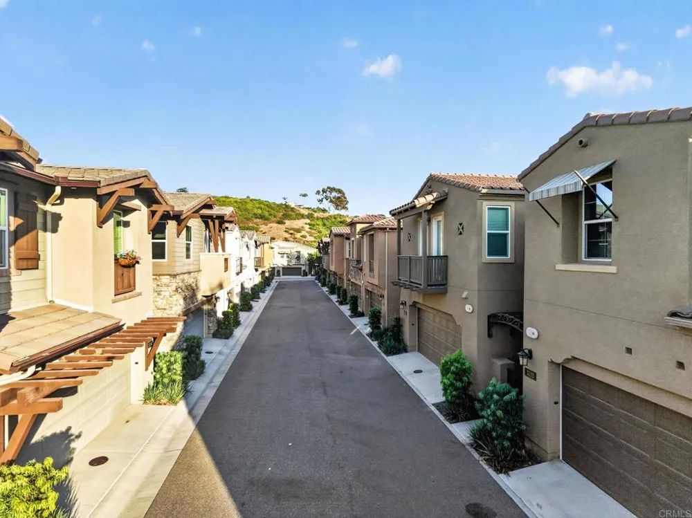 3240 Crecida Way Carlsbad, CA 92010