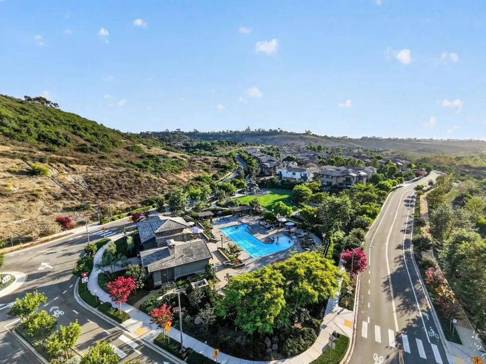 3240 Crecida Way Carlsbad, CA 92010