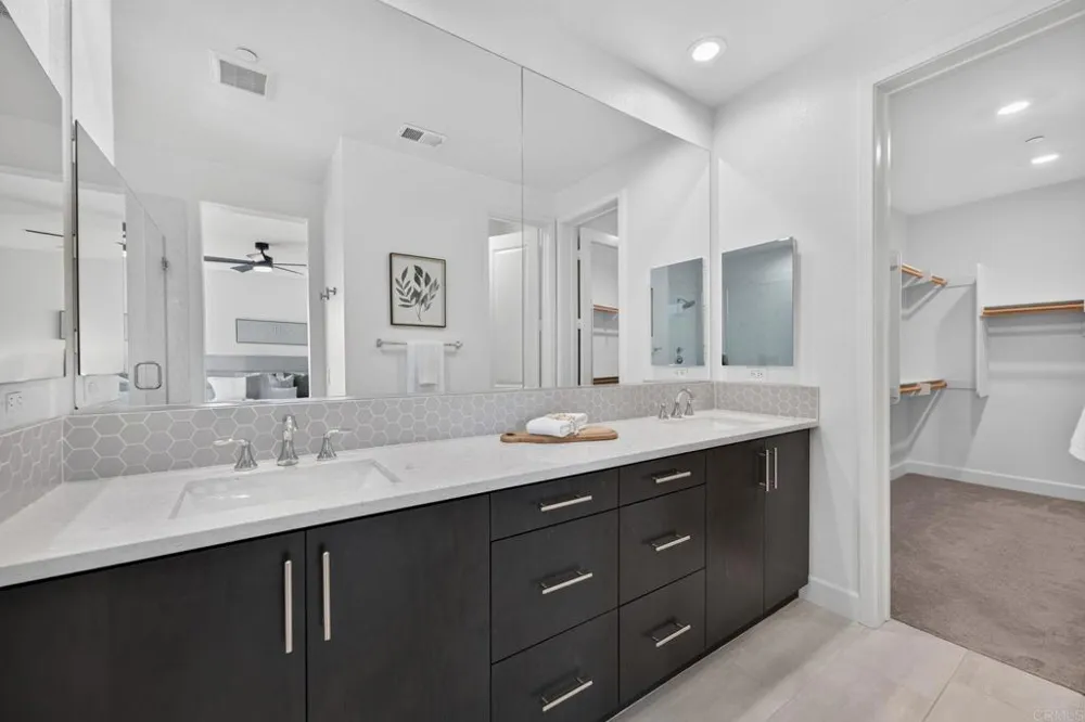 3240 Crecida Way Carlsbad, CA 92010