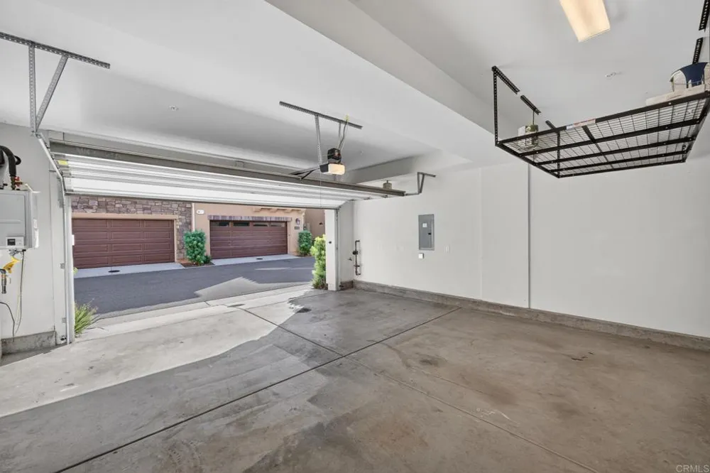 3240 Crecida Way Carlsbad, CA 92010