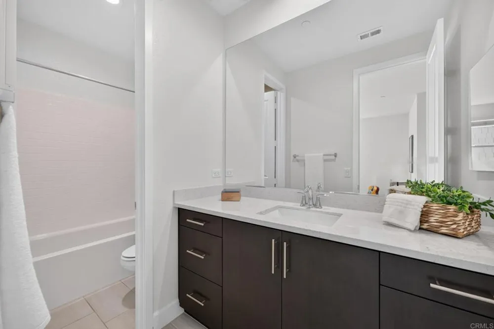 3240 Crecida Way Carlsbad, CA 92010