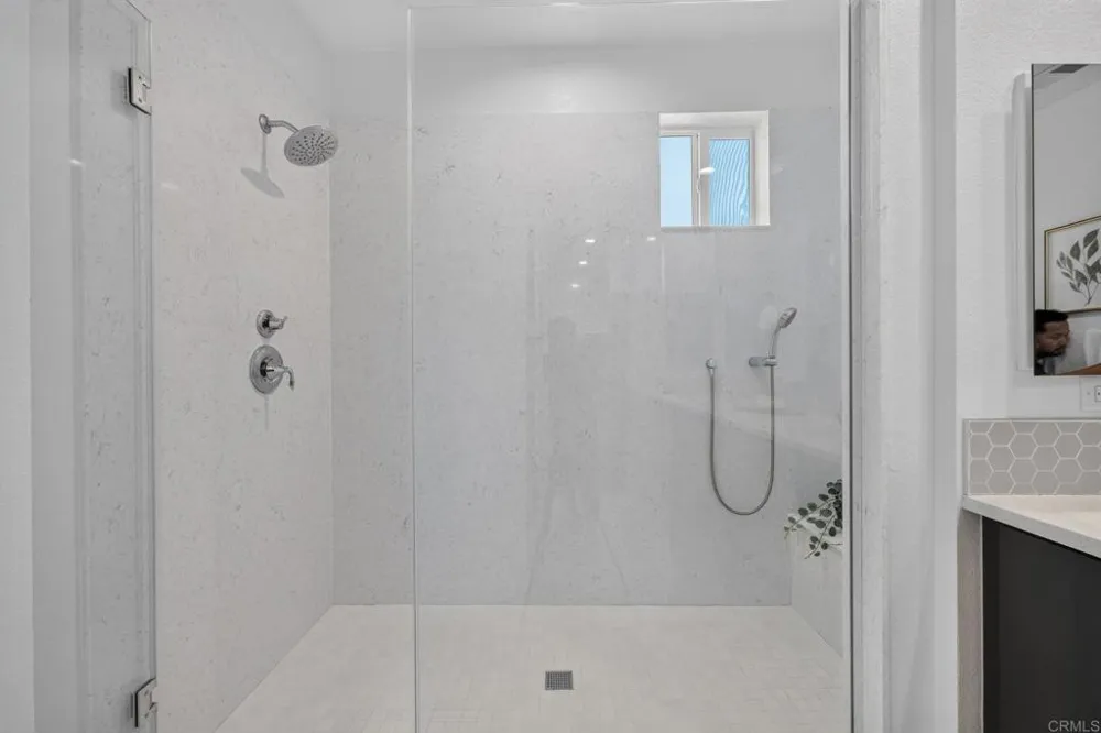 3240 Crecida Way Carlsbad, CA 92010