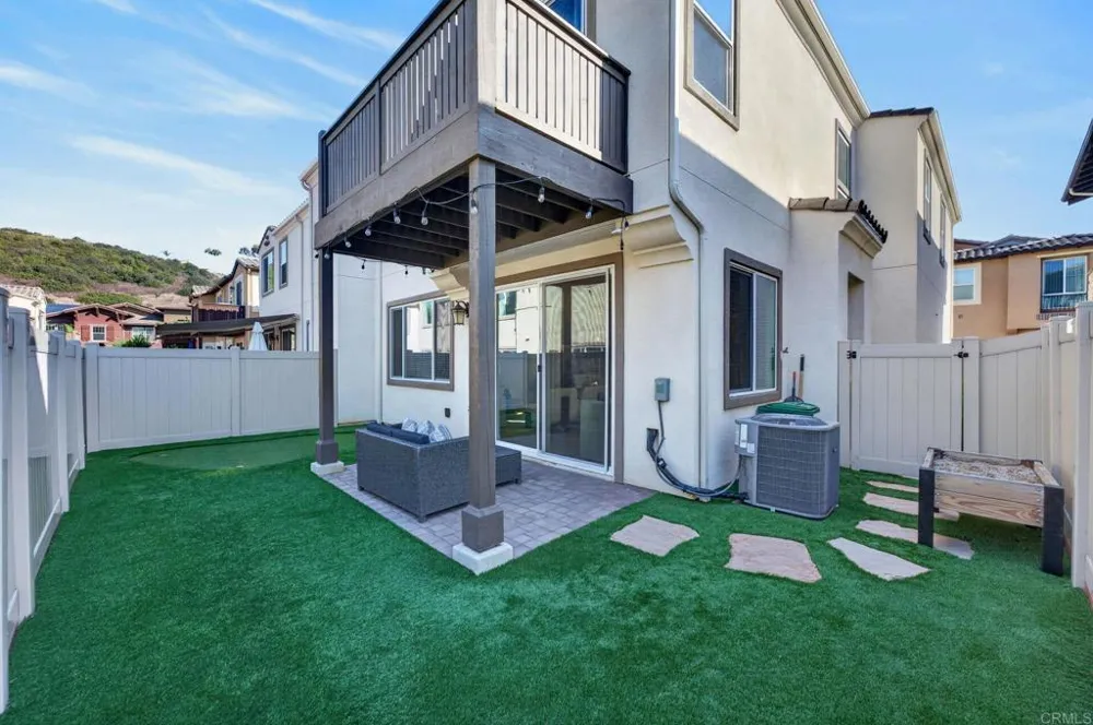 3240 Crecida Way Carlsbad, CA 92010
