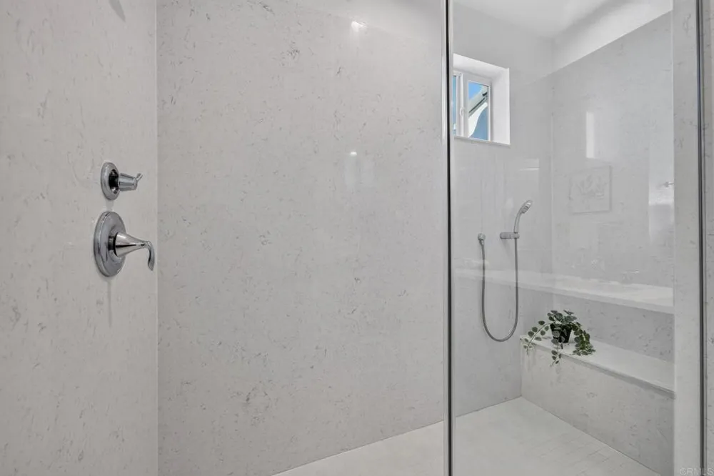 3240 Crecida Way Carlsbad, CA 92010