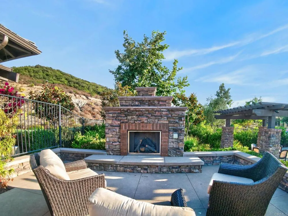 3240 Crecida Way Carlsbad, CA 92010