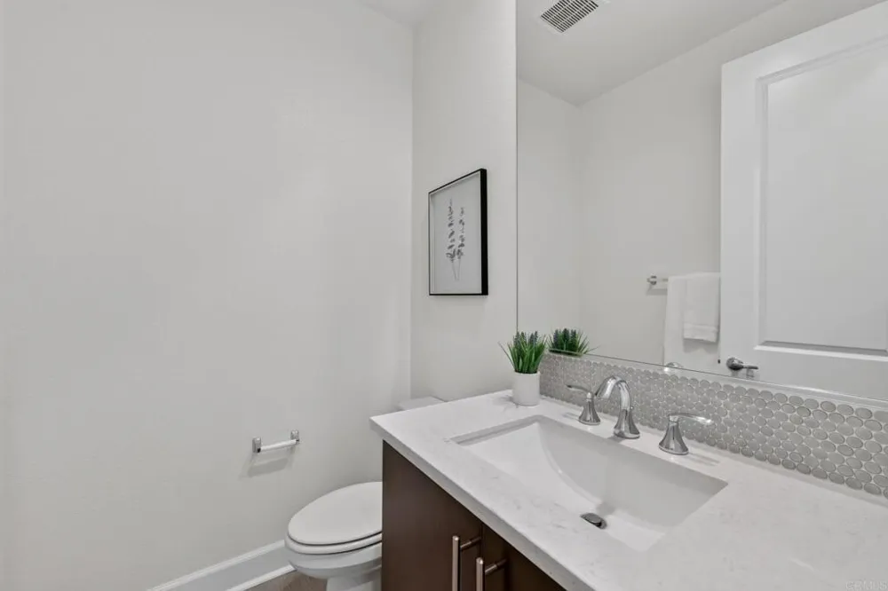 3240 Crecida Way Carlsbad, CA 92010