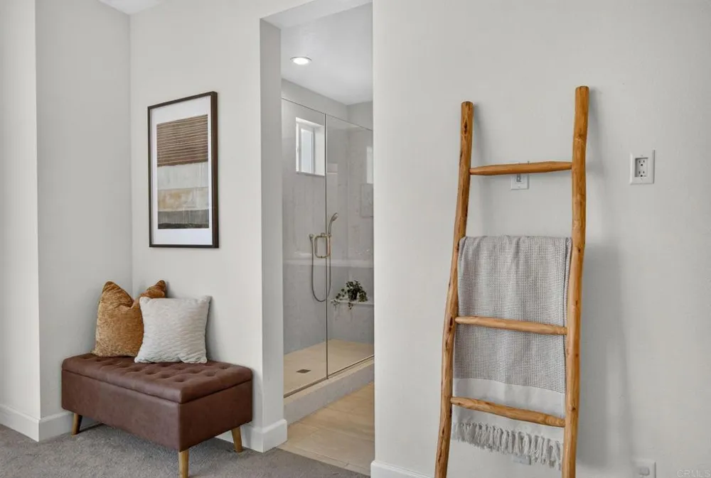3240 Crecida Way Carlsbad, CA 92010