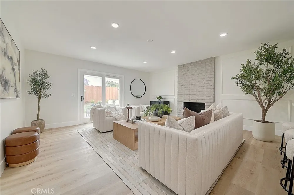 2113 S Forest Santa Ana, CA 92704