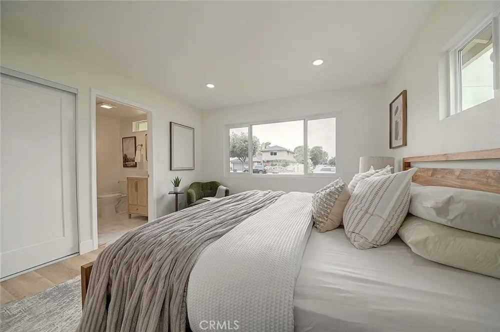 2113 S Forest Santa Ana, CA 92704