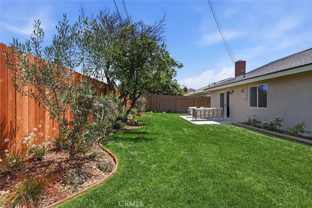 2113 S Forest Santa Ana, CA 92704