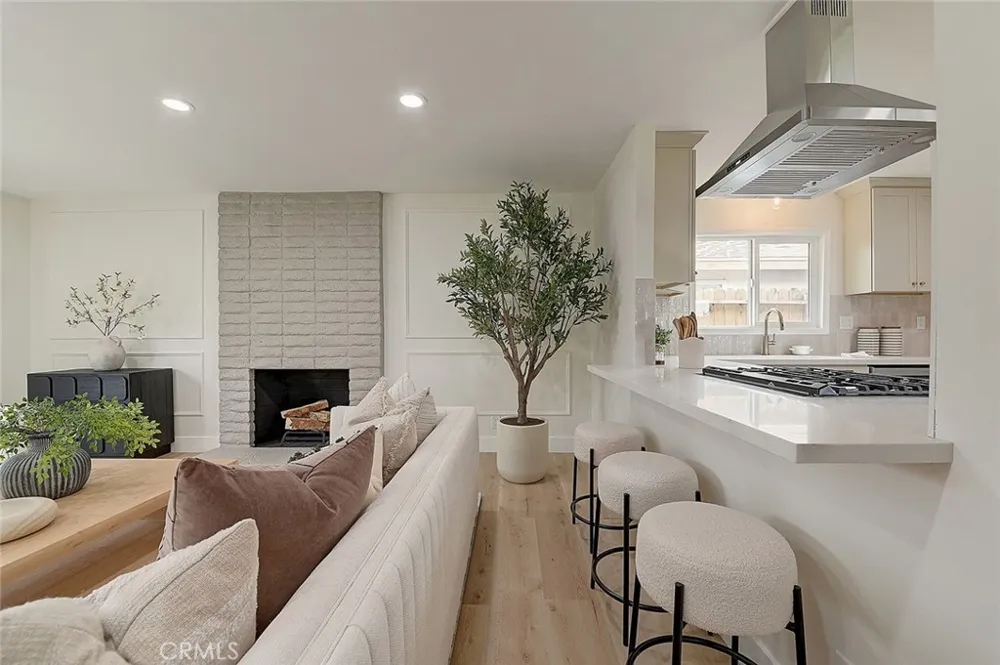 2113 S Forest Santa Ana, CA 92704