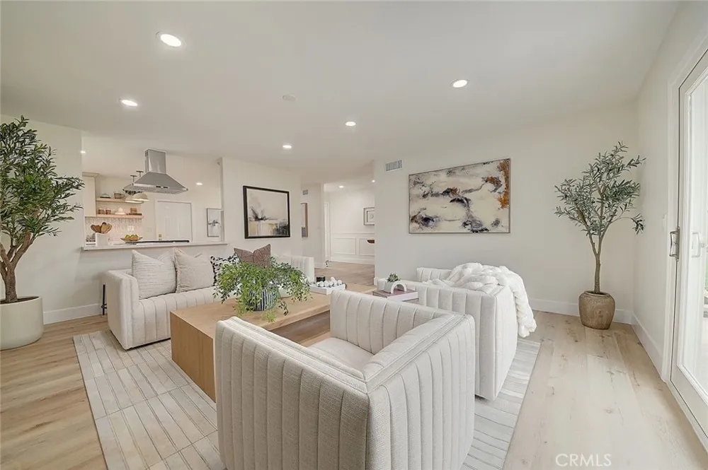 2113 S Forest Santa Ana, CA 92704