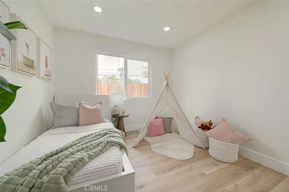 2113 S Forest Santa Ana, CA 92704