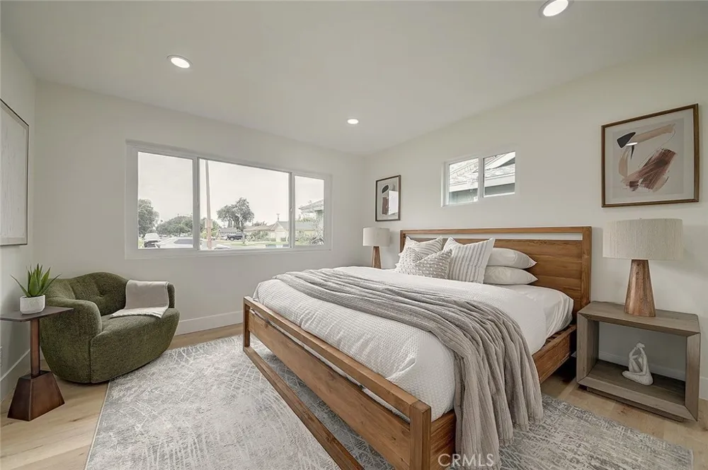 2113 S Forest Santa Ana, CA 92704