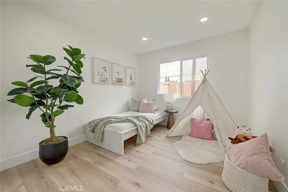 2113 S Forest Santa Ana, CA 92704