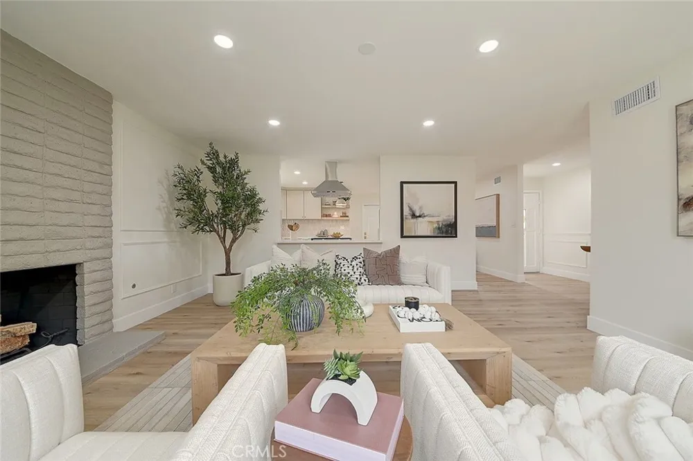 2113 S Forest Santa Ana, CA 92704