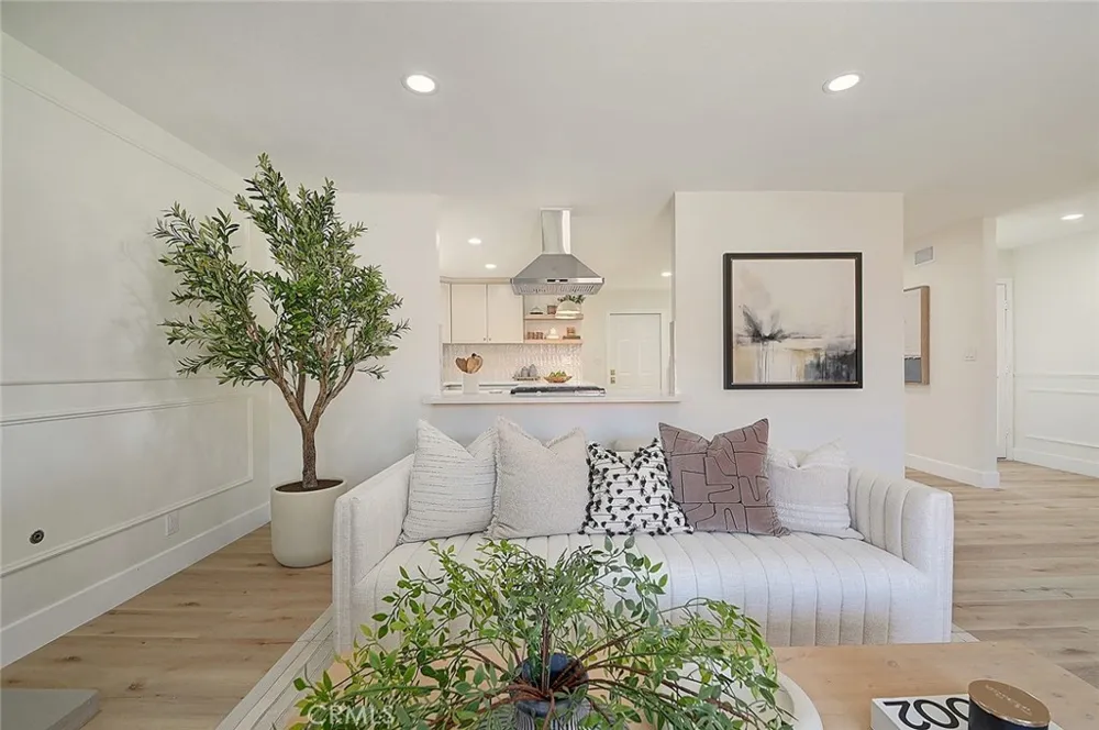 2113 S Forest Santa Ana, CA 92704