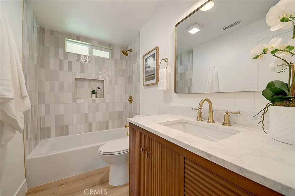 2113 S Forest Santa Ana, CA 92704