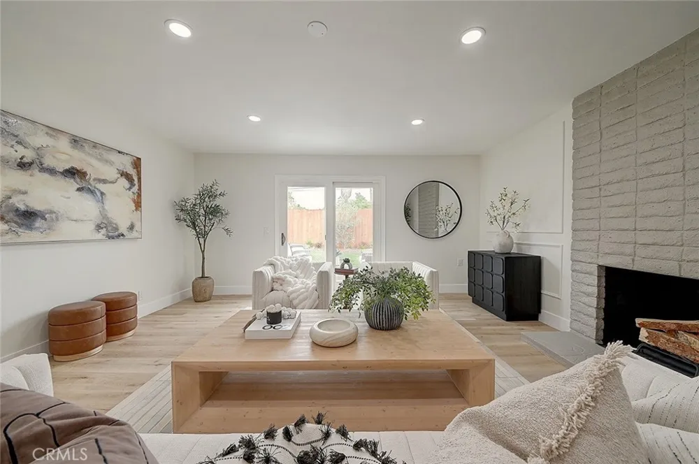 2113 S Forest Santa Ana, CA 92704