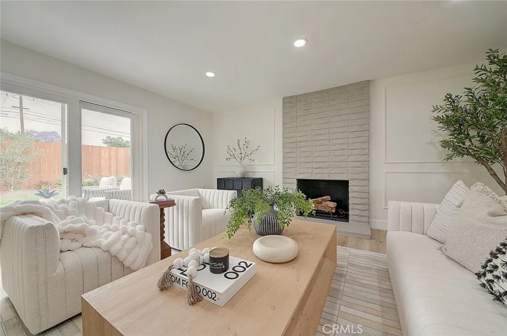 2113 S Forest Santa Ana, CA 92704