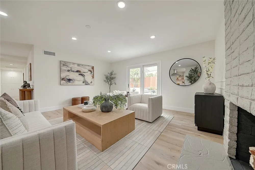 2113 S Forest Santa Ana, CA 92704