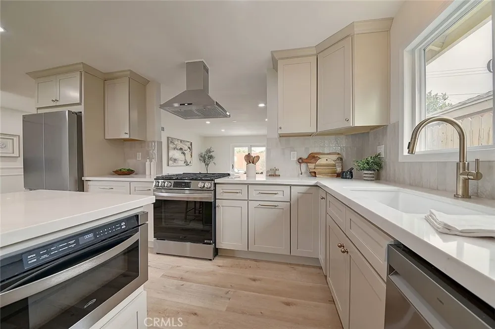 2113 S Forest Santa Ana, CA 92704