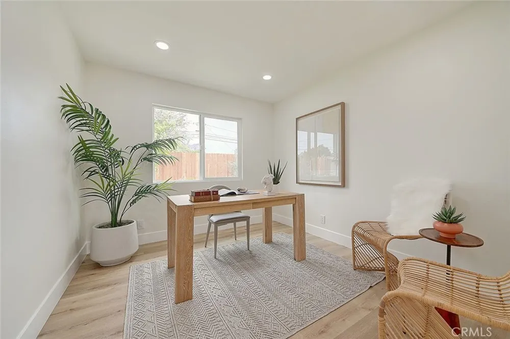 2113 S Forest Santa Ana, CA 92704