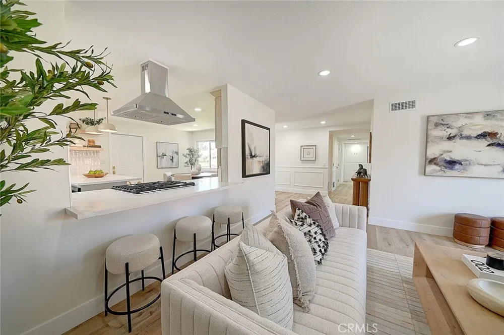 2113 S Forest Santa Ana, CA 92704